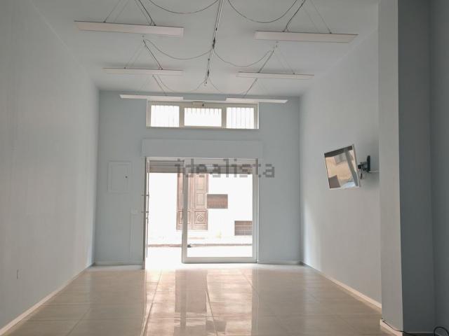 Locale Commerciale in affitto a Puglia, Lecce