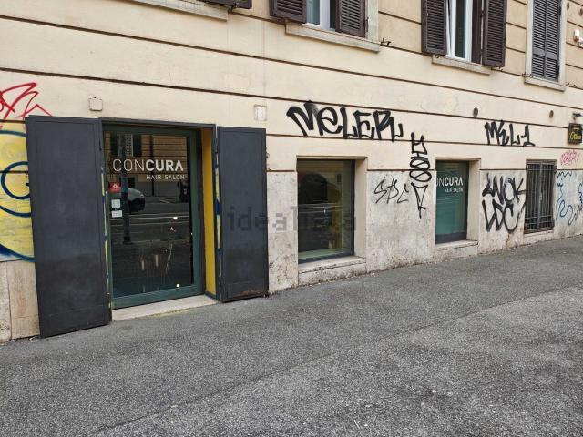 Locale Commerciale in affitto a Municipio Roma VII, Roma Capitale
