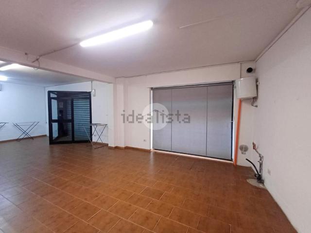 Locale Commerciale in affitto a Spirano, Lombardia