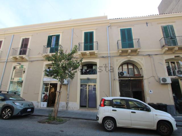Locale Commerciale in affitto a IV Circoscrizione, Messina