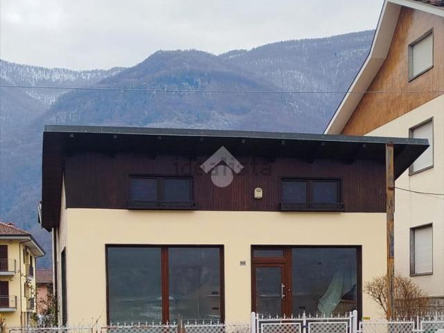 Locale Commerciale in affitto a Maisonetta, Piemonte