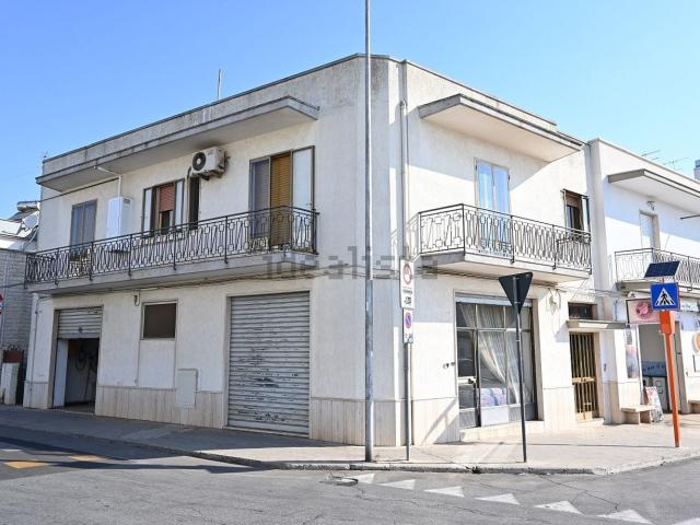 Locale Commerciale in affitto a Puglia, Bari