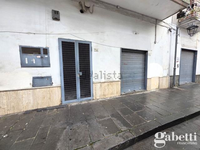 Locale Commerciale in affitto a Pomigliano D'arco, Campania