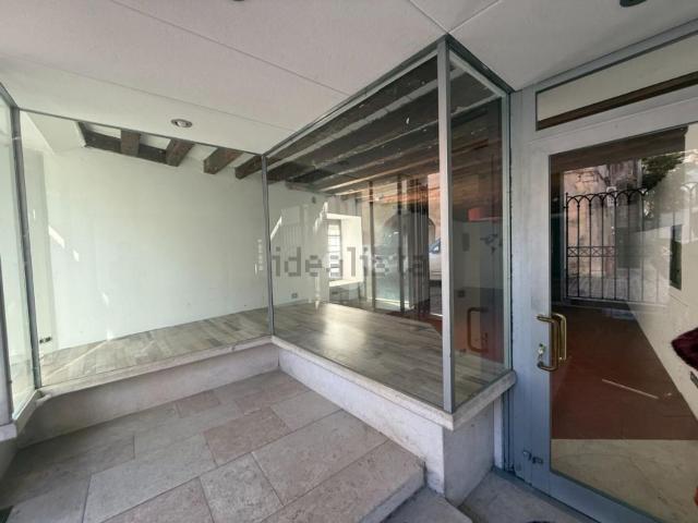 Locale Commerciale in affitto a Pilastroni, Bassano Del Grappa
