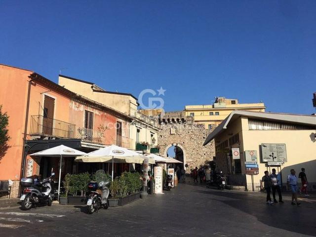 Locale Commerciale in affitto a Taormina, Sicilia