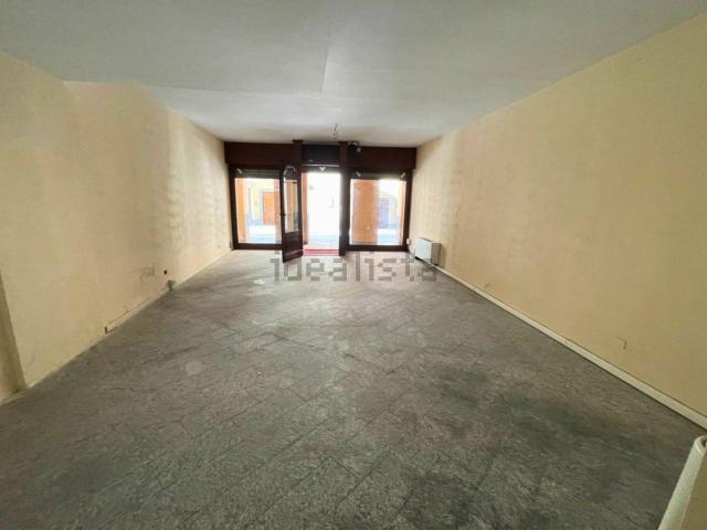Locale Commerciale in affitto a Piemonte, Cuneo