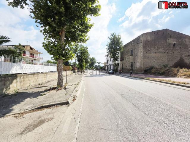Locale Commerciale in affitto a Acerra, Campania