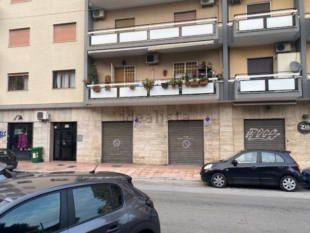 Locale Commerciale in affitto a Puglia, Taranto