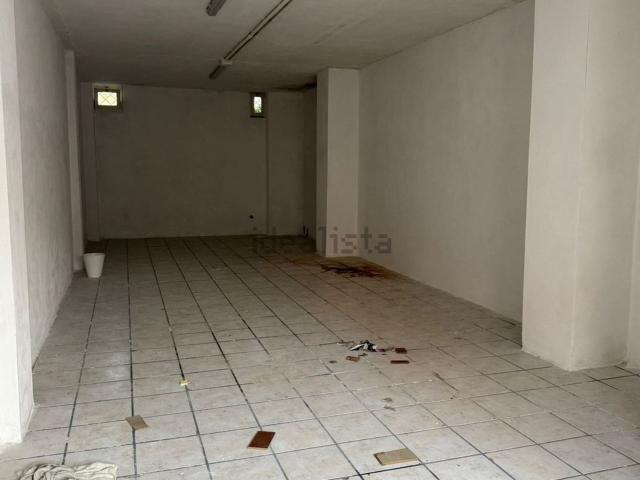 Locale Commerciale in affitto a Canosa, Giugliano In Campania