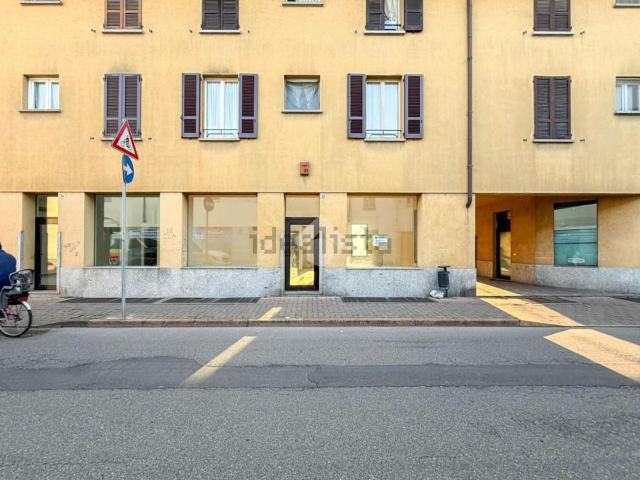 Locale Commerciale in affitto a Castiglione D'adda, Lombardia