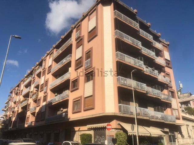 Locale Commerciale in affitto a IV Circoscrizione, Messina
