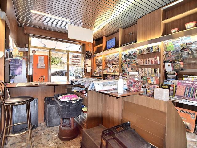 Locale Commerciale in affitto a Centro storico, Brenzone