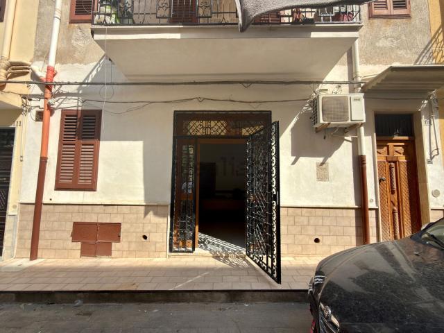 Locale Commerciale in affitto a Partinico, Sicilia
