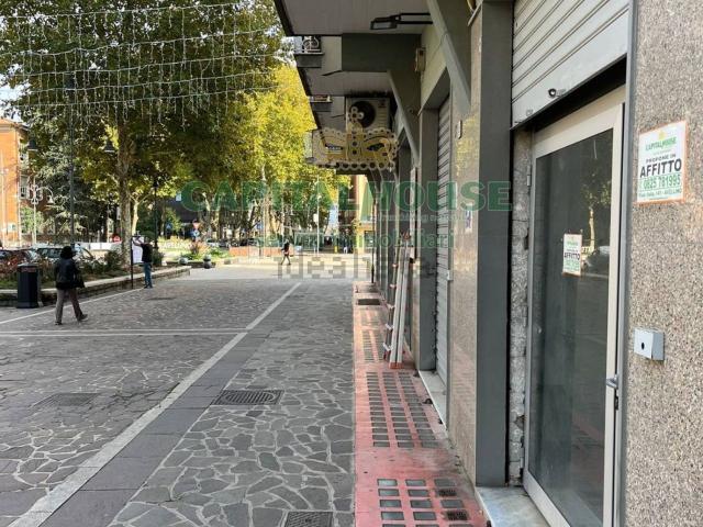 Locale Commerciale in affitto a Avellino, Campania