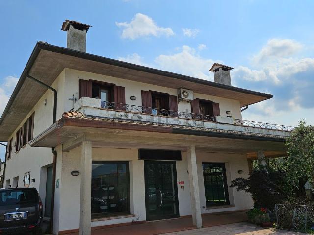 Locale Commerciale in affitto a Casola, Veneto