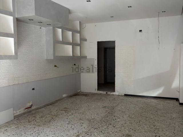 Locale Commerciale in affitto a Castellabate, Campania