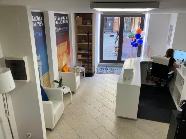 Locale Commerciale in affitto a Marche, Ancona