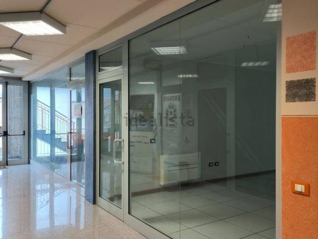 Locale Commerciale in affitto a Rova, Endine Gaiano
