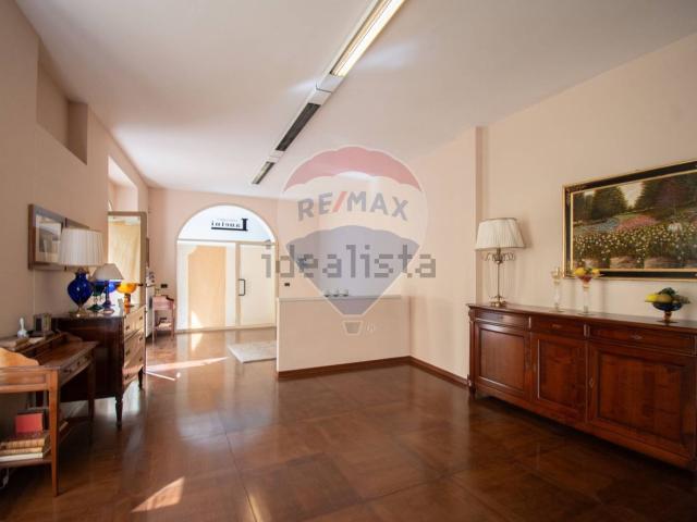 Locale Commerciale in affitto a Comunità montana del Sebino bresciano, Iseo