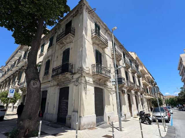 Locale Commerciale in affitto a IV Circoscrizione, Messina