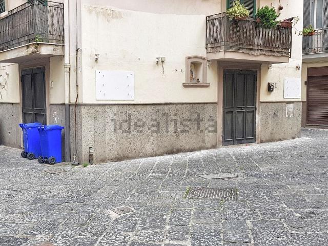 Locale Commerciale in affitto a Rione Ortodonico, Pozzuoli