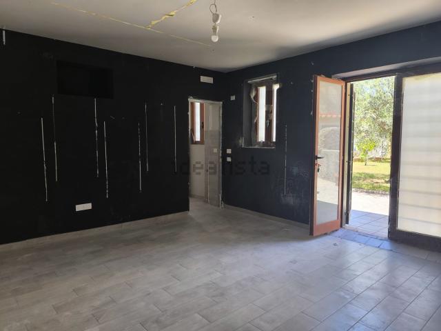 Locale Commerciale in affitto a Santa Rosa, Cava De' Tirreni