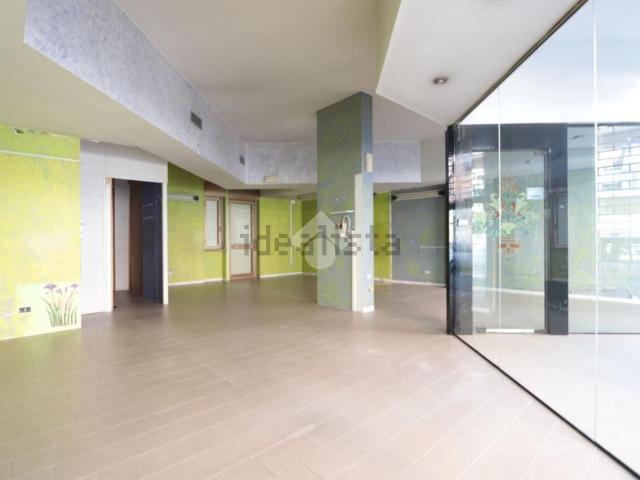 Locale Commerciale in affitto a Alessandria, Cristo