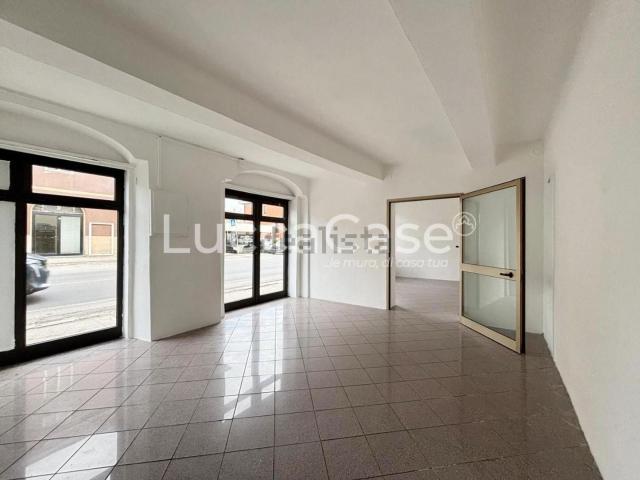 Locale Commerciale in affitto a Camigliano Santa Gemma, Capannori
