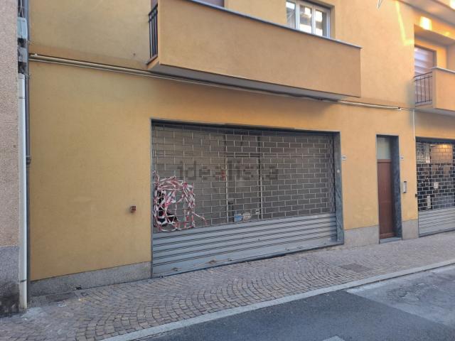 Locale Commerciale in affitto a Cascina del Pè, Faloppio