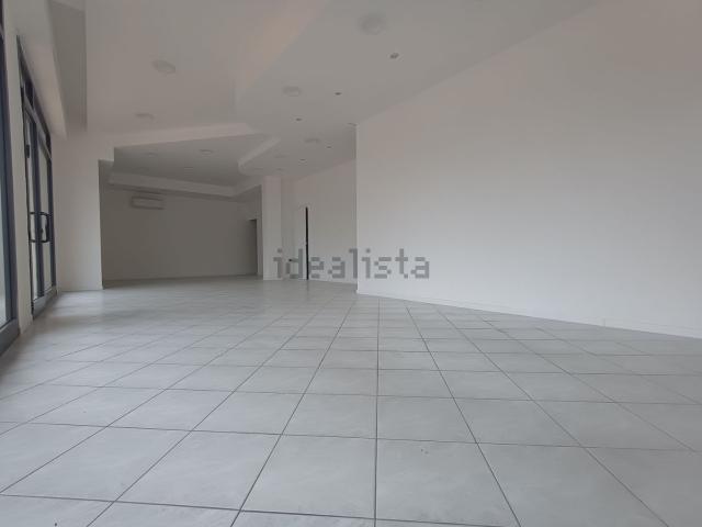 Locale Commerciale in affitto a Alba, Riccione