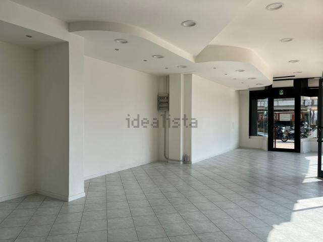 Locale Commerciale in affitto a Riccione, Reggio Emilia
