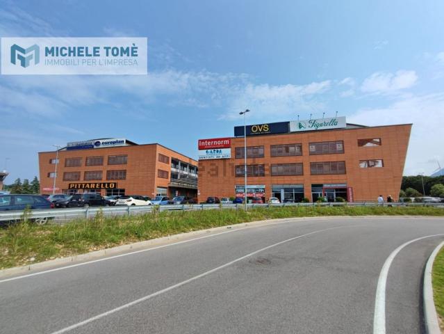 Locale Commerciale in affitto a Affi, Veneto
