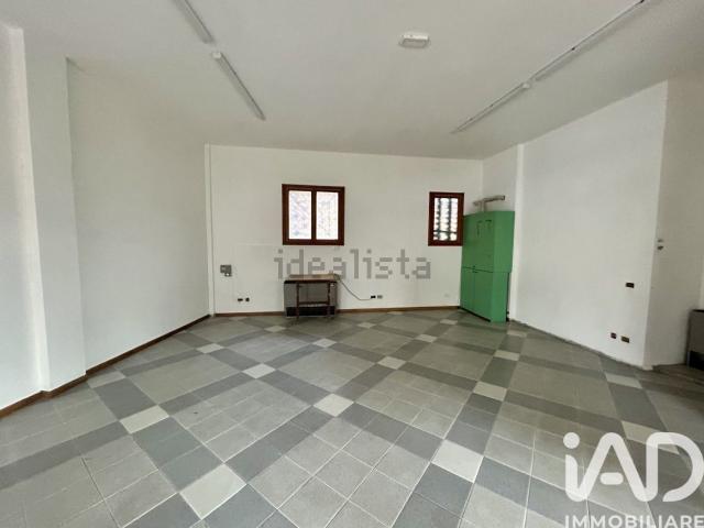 Locale Commerciale in affitto a Zona Omogenea Milano Nord, Paderno Dugnano