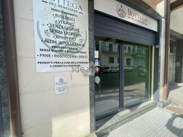 Locale Commerciale in affitto a Afragola, Campania