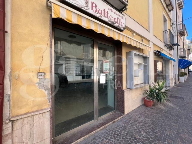 Locale Commerciale in affitto a Amantea Paese, Calabria