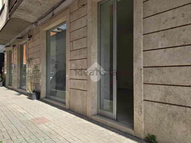 Locale Commerciale in affitto a San Silvestro, Cassino
