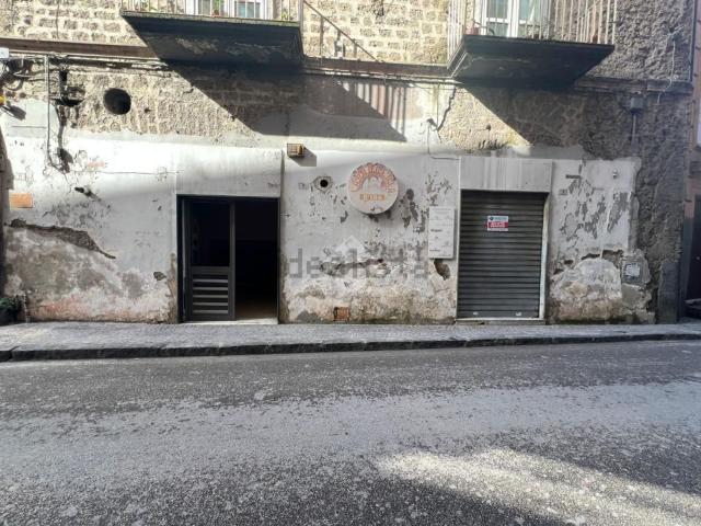Locale Commerciale in affitto a Sepano, Frattamaggiore