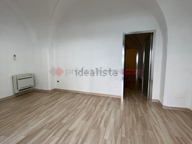 Locale Commerciale in affitto a Puglia, Taranto