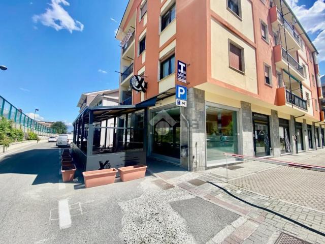 Locale Commerciale in affitto a Busseyaz, Aosta