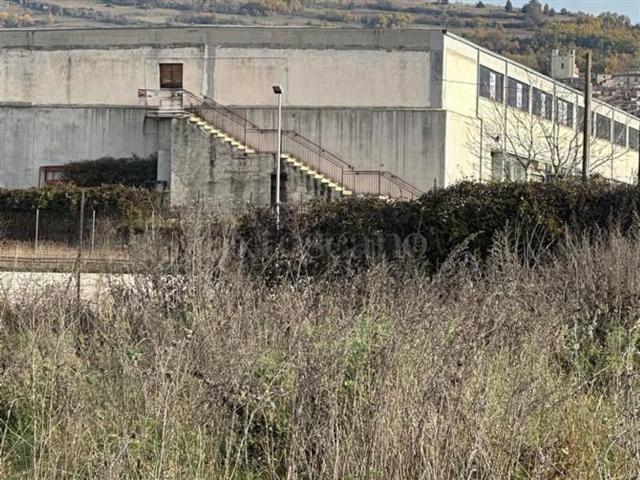 Locale Commerciale in affitto a Avezzano, Abruzzo