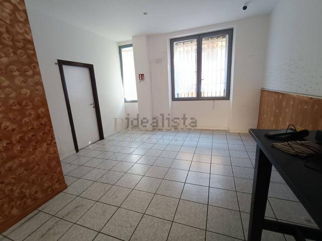 Locale Commerciale in affitto a Santo Stefano, Marche