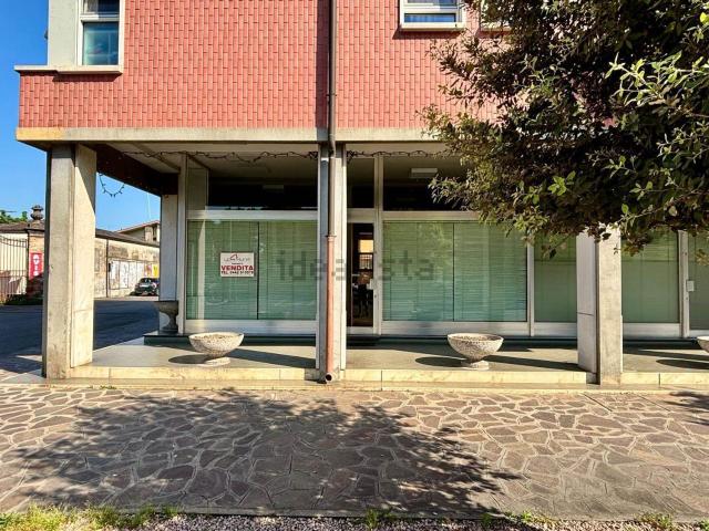 Locale Commerciale in affitto a Nogara, Veneto