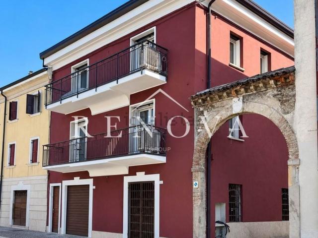 Locale Commerciale in affitto a Pastrengo, Veneto