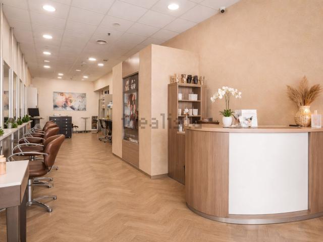 Locale Commerciale in affitto a Zona Omogenea Milano Nord, Cormano