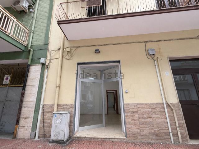 Locale Commerciale in affitto a Puglia, Taranto