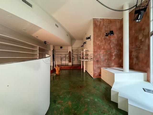 Locale Commerciale in affitto a Le Villette, Crema