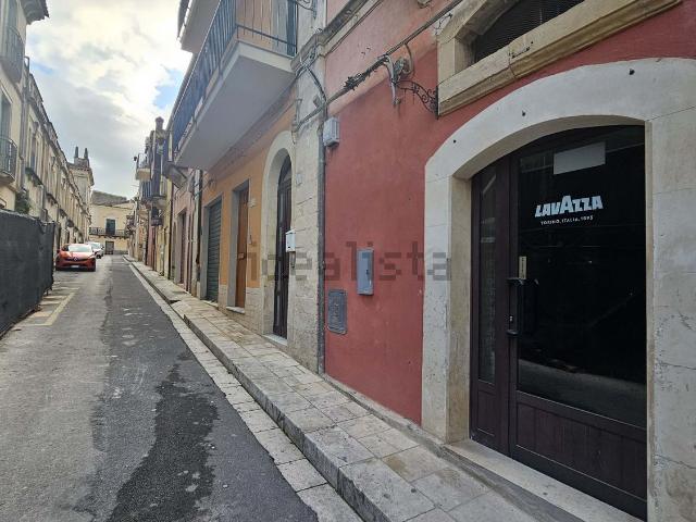 Locale Commerciale in affitto a Ragusa, Ragusa Ibla