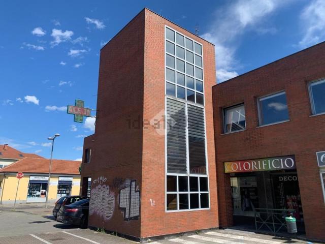 Locale Commerciale in affitto a Piemonte, Torino