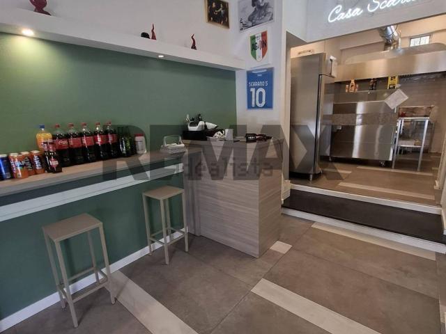 Locale Commerciale in affitto a Municipalità 8, Piscinola