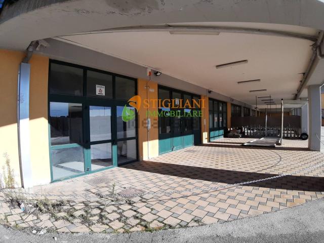 Locale Commerciale in affitto a Campobasso, Molise